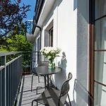 Appartement 44 *